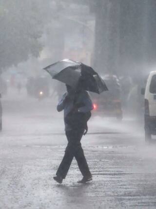 Nashik Rain : नाशिकला पावसाने झोडपले, रस्ते तुडूंब, नागरिकांची तारांबळ