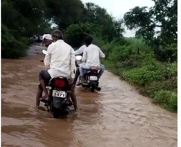 Latur Rain News : लातूर जिल्ह्यातील औसा आणि निलंगा तालुक्यात मुसळधार पाऊस, शेती पिकांना मोठा फटका 