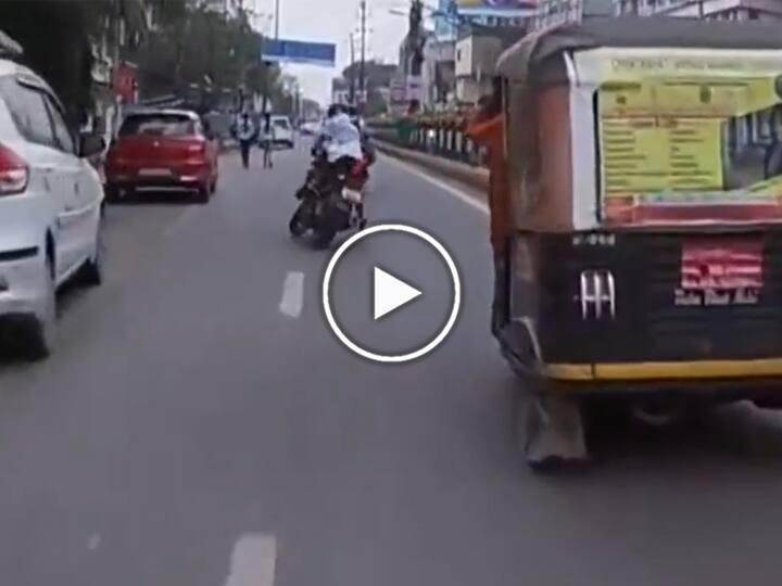 New Delhi: Delhi Traffic Police shared a video of a person doing stunts on bike Watch: बाइक से स्टंट का खतरनाक वीडियो, दिल्ली ट्रैफिक पुलिस ने कहा- 'रोड पर नहीं चलेगी तुम्हारी मर्जी...'
