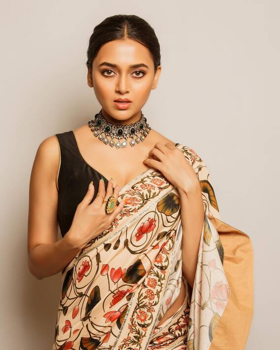 Image: 'Naagin' fame actress Tejasswi Prakash's adorable look; Saree looks special!