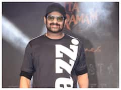 Prabhas: 'సీతారామం' ప్రీరిలీజ్ ఈవెంట్ లో ప్రభాస్ స్టైలిష్ లుక్!