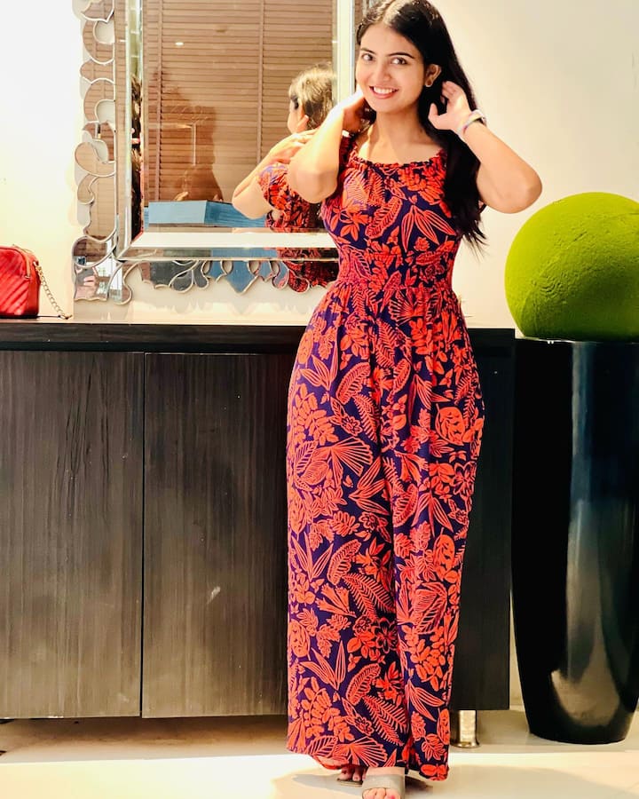 త్వరలోనే ఓ తమిళ సినిమాలో నటించనుంది. Image Credit: Ananya Nagalla/ Instagram