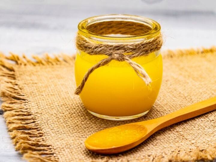 घी- शिव की प्रिय वस्तुओं में से एक है घी. सावन में घी का दान करने से गंभीर बीमारी से राहत मिलती है. घी की धारा बनाकर शिव का अभिषेक करने पर सेहत में जल्द सुधार होने लगता है.