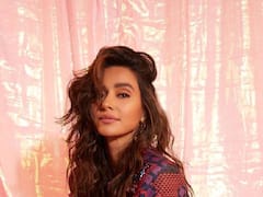 PHOTO: शिबानी दांडेकरचा बॉसी लुक; फोटो पाहाच!