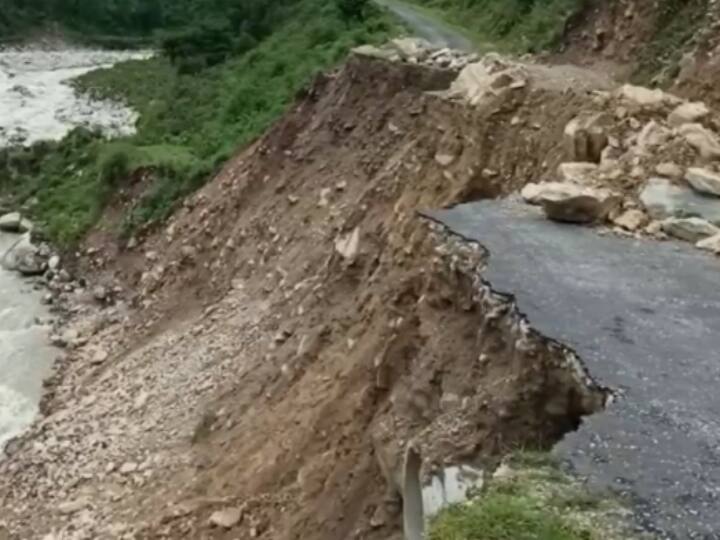 Tehri News 10 rural roads including two state highways closed After Heavy Rain ANN Tehri News: टिहरी में भारी बारिश के बाद मची तबाही, दो राजमार्गों सहित 10 ग्रामीण सड़कें हुई बंद