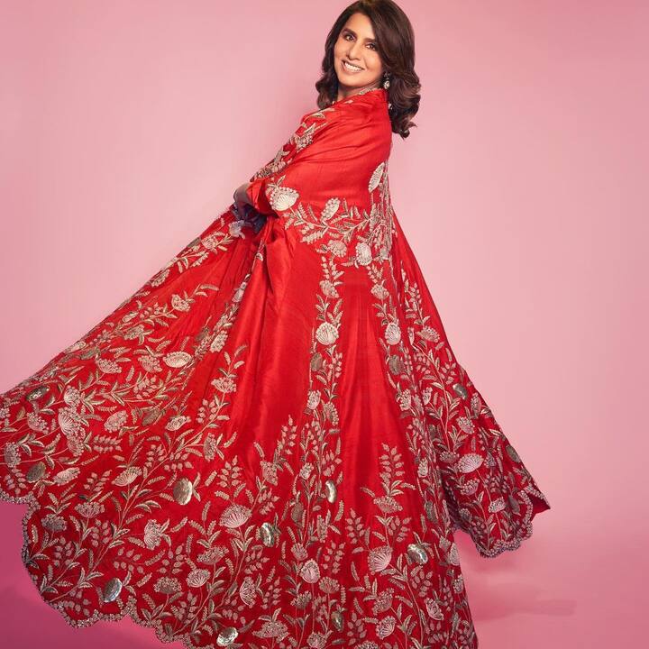 'डांस दीवाने जूनियर' से नीतू कपूर ने टीवी डेब्यू किया. इस शो में वो बतौर जज नजर आ रही हैं.