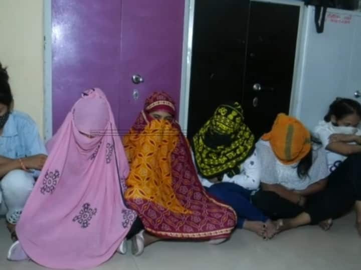 Madhya Pradesh action on prostitution in hotel of Indore 12 boys and girls arrested ANN Indore News: इंदौर के होटल में हो रही थी जिस्मफरोशी, पुलिस ने छापा मारकर 6 लड़कियों और 6  लड़कों को पकड़ा