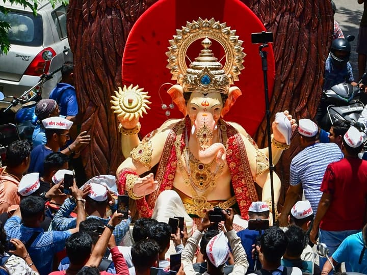 Maharashtra:  Eknath Shinde government allows mandals to play loudspeakers for 5 days on Ganpati festival Ganesh Chaturthi 2022: गणपति उत्सव को लेकर शिंदे सरकार का फैसला, लाउडस्पीकर सहित इन नियमों में दी ढील