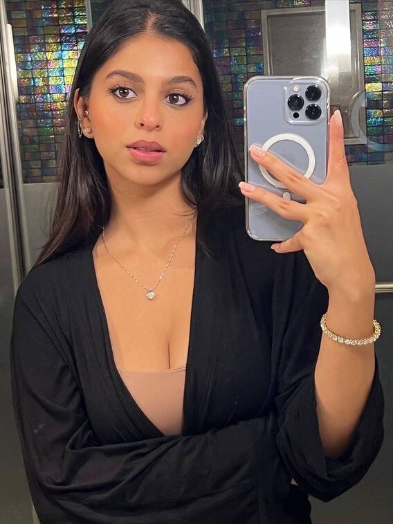 ਸੁਹਾਨਾ ਖਾਨ ਨੇ ਬਾਥਰੂਮ  'ਚੋਂ ਸ਼ੇਅਰ ਕੀਤਾ ਮਿਰਰ ਸੈਲਫੀ