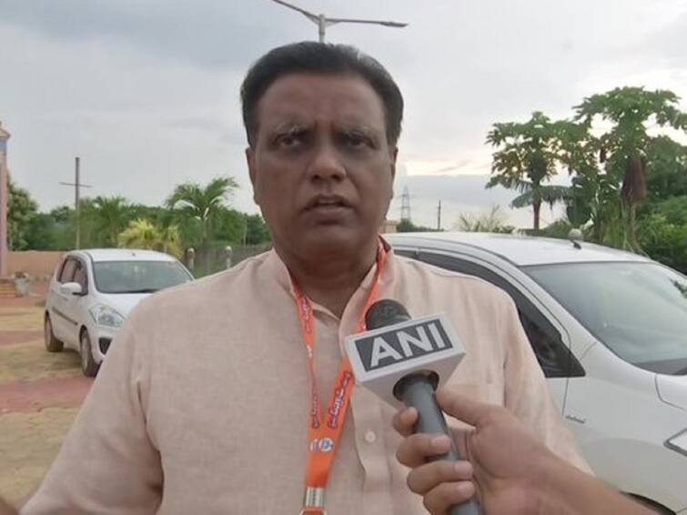 TRS news Telangana bjp leader claims TRS and congress mlas to join party BJP TRS : महाराष्ट्राच्या बंडानंतर तेलंगणात होणार राजकीय भूकंप?  TRS चे आमदार भाजपच्या वाटेवर, भाजप नेत्याच्या दाव्यानं खळबळ 