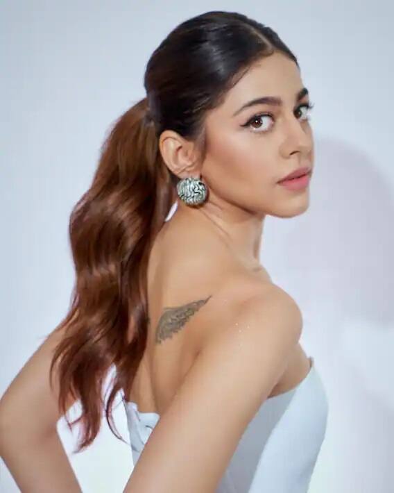 Photos: Pooja Bedi's daughter shared hot pictures in Maldives, fans are crazy about her toned body.