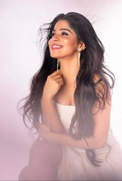 Divya Bharathi : அழகியே..அழகியே..திவ்ய பராதியின் க்யூட் க்ளிக்ஸ்...!