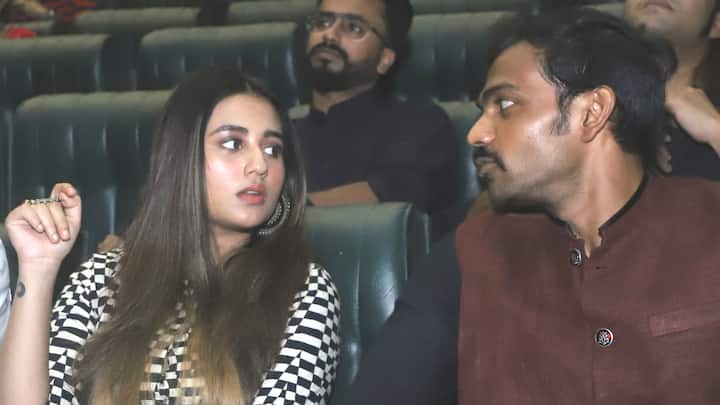 Swastika Debashish: সিরিজে দেবাশিসর স্ত্রীর চরিত্রে অভিনয় করেছেন স্বস্তিকা