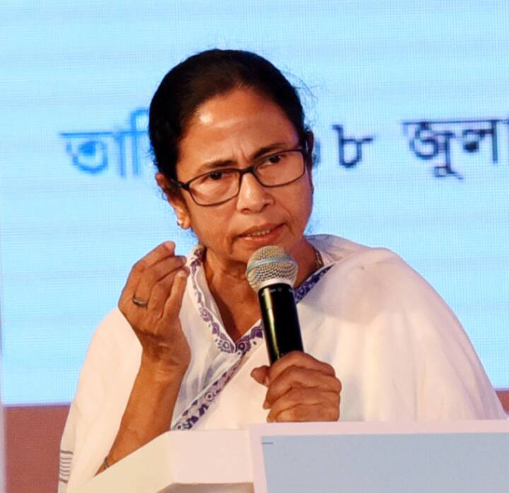 Bengal Chief Minister Mamata Banerjee carried out a major cabinet reshuffle Mamata Banerjee Cabinet Reshuffle: મમતા બેનર્જીના મંત્રીમંડળમા મોટા ફેરફાર, બાબુલ સુપ્રિયો સહિત આ લોકોને બનાવ્યા મંત્રી