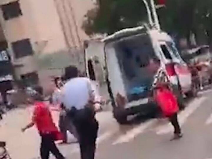 China Kindergarten stabbings Three killed and six wounded in knife attack at nursery China Kindergarten Stabbings: चीन के नर्सरी स्कूल में नकाबपोश ने तीन लोगों को चाकू घोंप मार डाला, छह लोग घायल, मचा हाहाकार