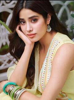 Actress Janhvi kapoor : ஒரு ஊரில் அழகே உருவாய் ஒருத்தி இருந்தாளே..ஜான்வி கபூரின் ரீசன்ட் க்ளிக்ஸ்!