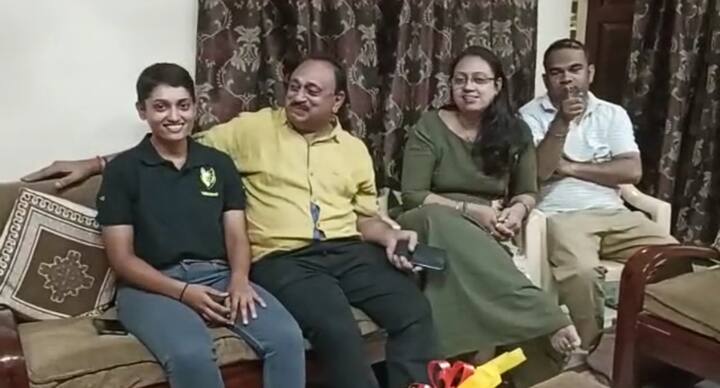 राजनांदगांव की वंशिका पांडे को भारतीय थल सेना में राजनांदगांव की प्रथम महिला लेफ्टिनेंट बनने का गौरव मिला है. राजनांदगांव में पली-बढ़ी वंशिका को 30 जुलाई को चेन्नई स्थित प्रशिक्षण अकादमी की पासिंग आउट परेड में लेफ्टिनेंट की पदवी से नवाजा गया है.