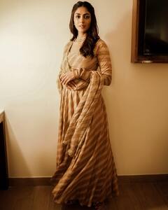 PHOTO: मृणाल ठाकूरवर चढला देसी रंग; फोटो झाले व्हायरल!