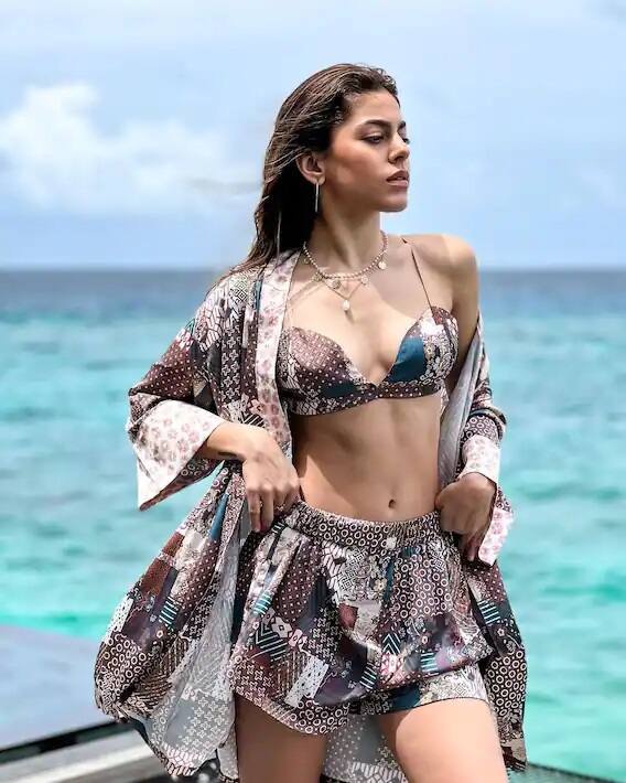 Photos: Pooja Bedi's daughter shared hot pictures in Maldives, fans are crazy about her toned body.