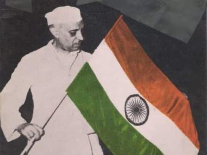 He was bled with the sticks of the British, also expressed his disagreement with his father, Nehru was the hero of freedom