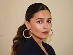 Alia Bhatt : प्रेग्नेंसीदरम्यान आलिया भट्टने केलं झणझणीत फोटोशूट; पाहा फोटो!
