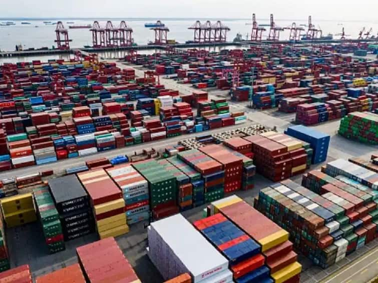 Exports decline marginally to 35.24 billion dollars in July trade deficit triples Trade Deficit:  जुलै महिन्यात व्यापारातील तूट 31 अब्ज डॉलरवर; निर्यात 12 टक्क्यांनी घसरली