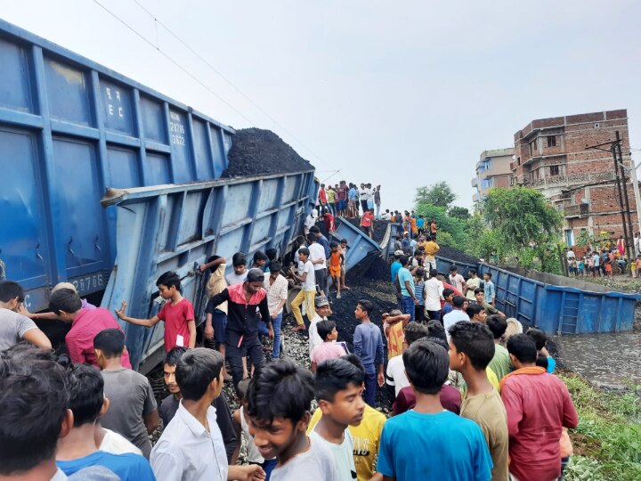 Nalanda Train Derail: नालंदा में मालगाड़ी के करीब एक दर्जन डिब्बे पटरी से उतरे, जोरदार आवाज से लोगों में हड़कंप