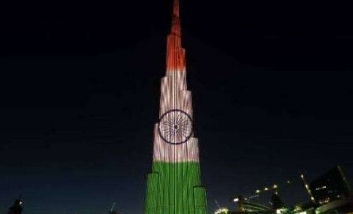 সকলের দেশভক্তি এবং দেশপ্রেম প্রকাশের ভঙ্গি যদিও আলাদা। কেউ স্বাধীনতা দিবসে বিশেষ সাংস্কৃতিক অনুষ্ঠানে যোগ দেন, কেউ আবার পাড়ায় পতাকা উত্তোলনে যান। কেউ কেউ আবার বাড়িতেই নিজের মতো করে দিন কাটান।