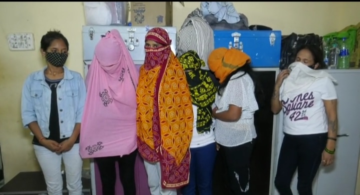 Indore News: इंदौर के होटल में हो रही थी जिस्मफरोशी, पुलिस ने छापा मारकर 6 लड़कियों और 6  लड़कों को पकड़ा