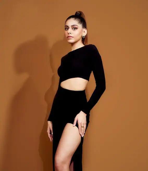 Photos: Pooja Bedi's daughter shared hot pictures in Maldives, fans are crazy about her toned body.