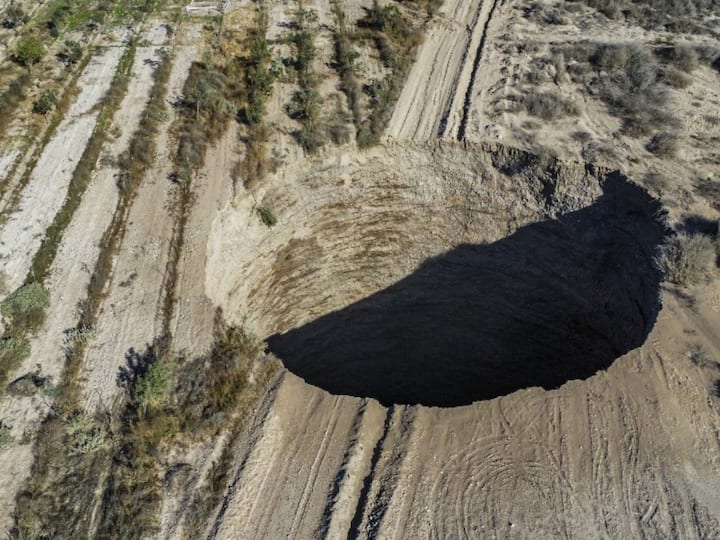 Mysterious Sinkhole About 200 Metres Deep Appears Near Chile Mine, Leaves Everyone Baffled Mysterious Sinkhole About 200 Metres Deep Appears Near Chile Mine, Leaves Everyone Baffled