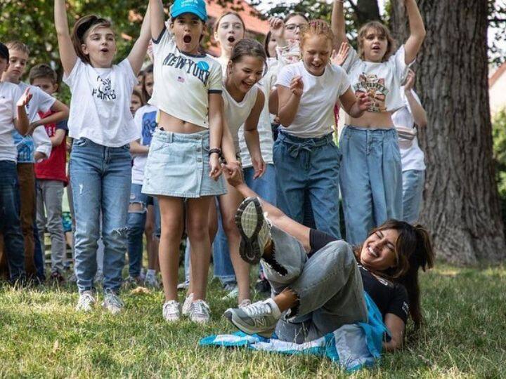 Priyanka Chopra Pics: प्रियंका चोपड़ा ने यूक्रेन के रिफ्यूजी बच्चों का बांटा दर्द, सोशल मीडिया पर शेयर कीं शानदार फोटो