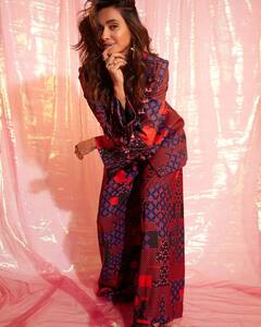 PHOTO: शिबानी दांडेकरचा बॉसी लुक; फोटो पाहाच!