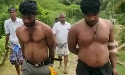 pudukottai: Public slapped 2 youths who tried to steal gold chains. புதுக்கோட்டை: தங்க சங்கிலி பறிக்க முயன்ற வாலிபர்கள் - தர்ம அடி கொடுத்த பொதுமக்கள்..!