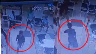 Watch : 35 Lakh rupees theft by boy in Patiala SBI bank, incident caught in CCTV Watch : ચાલું બેંકે આ ટાબરિયો લોકોની સામે જ 35 લાખ રૂપિયા ચોરીને થઈ ગયો ફરાર