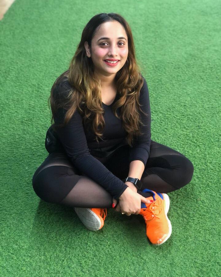 रानी चटर्जी ने अपने इंस्टाग्राम अकाउंट पर जिम वियर में कुछ तस्वीरें शेयर की हैं.