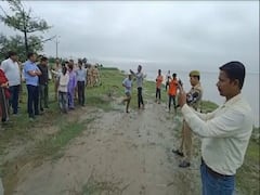 kushinagar: नेपाल से पानी छोड़े जाने से उफान पर पहुंची गंडक नदी, कटान से बढ़ा बाढ़ का खतरा, डीएम ने दिए ये निर्देश