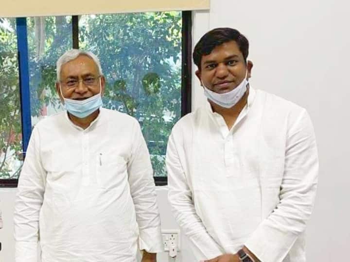 Bihar Politics: Mukesh Sahani said - Nitish Kumar upset with BJP I am not with NDA but with Bihar Chief Minister Bihar Politics: मुकेश सहनी बोले- नीतीश कुमार बीजेपी से परेशान हैं, मैं NDA के साथ नहीं लेकिन मुख्यमंत्री के साथ हूं