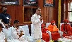 Rahul Gandhi: કર્ણાટકમાં રાહુલ ગાંધીએ લિંગાયત સંપ્રદાયની લીધી દીક્ષા, સંતો સાથે કરી વાત, જુઓ તસવીરો
