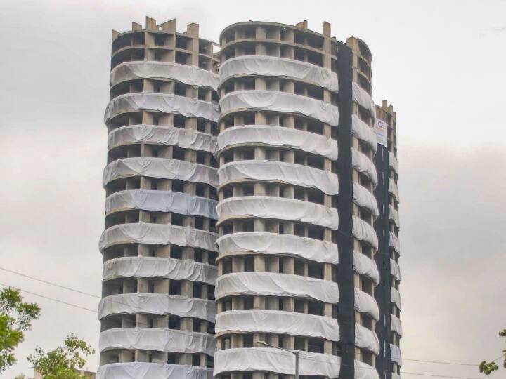 Supertech Twin Tower Demolition Noida Police issued NOC Supertech Twin Towers: ट्विन टावर को गिराने के लिए नोएडा पुलिस ने जारी की एनओसी, कल से शुरू होगा बारूद लगाने का काम