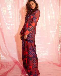 Shibani Dandekar Pics: शिबानी दांडेकर का दिखा बेहद क्लासी लुक, दिए एक से बढ़कर एक पोज़