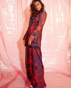 PHOTO: शिबानी दांडेकरचा बॉसी लुक; फोटो पाहाच!