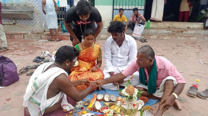 ஆடிப்பெருக்கு திருவிழா:  காவிரி, கொள்ளிடம் ஆற்றில் குவிந்த மக்கள்..!