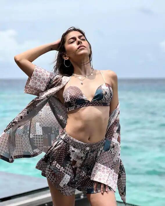 Photos: Pooja Bedi's daughter shared hot pictures in Maldives, fans are crazy about her toned body.