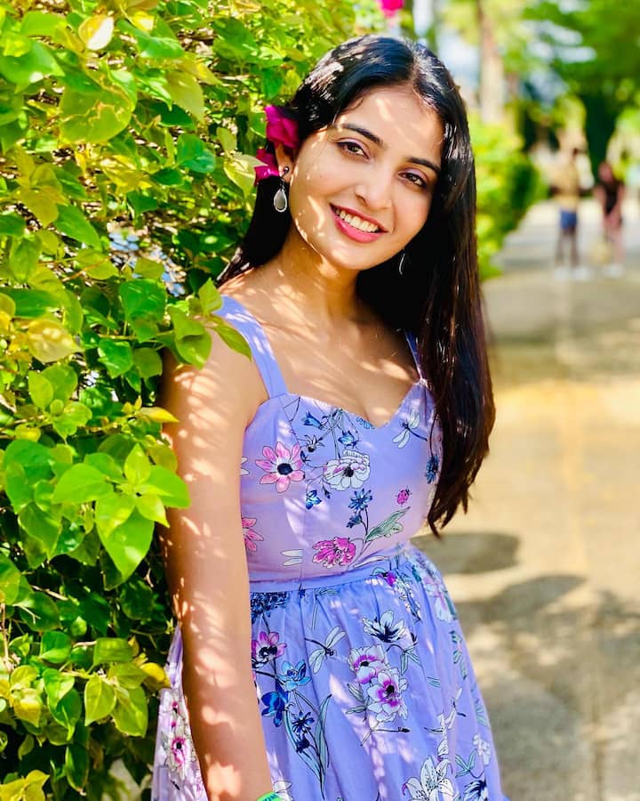 పవన్ కళ్యాణ్ 'వకీల్ సాబ్' సినిమాతో బాగా పాపులారిటీ సంపాదించుకుంది. Image Credit: Ananya Nagalla/ Instagram