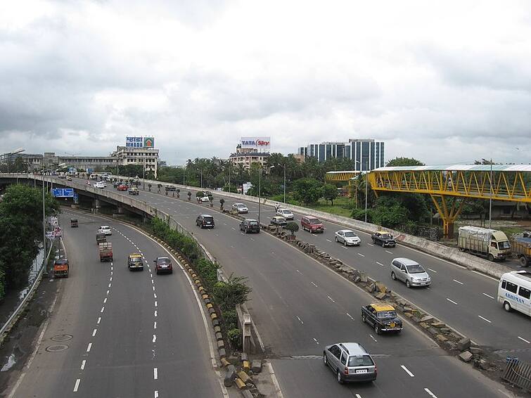 Separate lanes for vehicles on Mumbai-Pune Expressway during Ganesh Utsav toll free on many highways for so many days Ganesh Utsav के दौरान मुंबई-पुणे एक्सप्रेस-वे पर वाहनों के लिए अलग लेन, इतने दिनों तक कई राजमार्गों पर टोल रहेगा फ्री