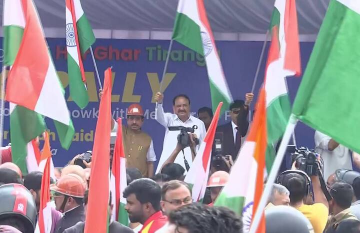 Tiranga Bike Rally India Gate to Vijay chowk, Know About Azadi ka Amrit Mahotsav Tiranga Bike Rally: लाल किले से संसद तक सासंदों ने निकाली तिरंगा बाइक रैली, उपराष्ट्रपति ने दिखाई हरी झंडी