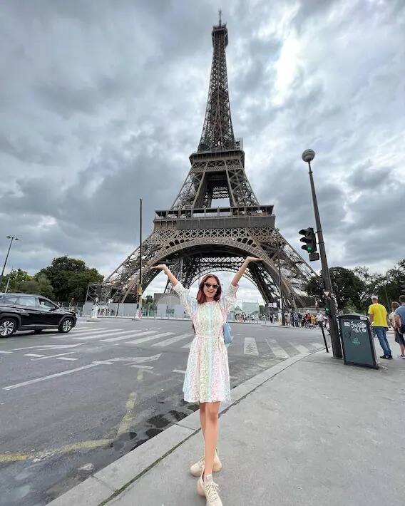 ਅਨੁਸ਼ਕਾ ਸੇਨ ਨੇ ਆਪਣੀਆਂ ਤਸਵੀਰਾਂ ਸ਼ੇਅਰ ਕਰਦੇ ਹੋਏ ਦੱਸਿਆ ਹੈ ਕਿ ਆਈਫਲ ਟਾਵਰ 'ਤੇ ਜਾਣਾ ਉਸ ਦਾ ਸੁਪਨਾ ਸੀ ਅਤੇ ਸੁਪਨੇ ਪੂਰੇ ਵੀ ਹੋਏ ਹਨ।