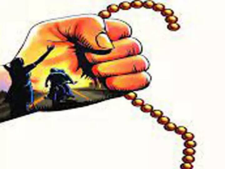 Tiruvannamalai: Woman arrested for stealing 8 pounds of jewelery by using a fake key at home TNN Crime: ஒரு பக்கம் கள்ளச்சாவி....மறுபக்கம் தண்ணீர் கேட்பதுபோல் நடிப்பு... லேடி கில்லாடிகள்..!