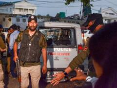 Terrorist Attack: श्रीनगर के अलोचीबाग में आतंकियों ने किया पुलिस टीम पर हमला, अंधेरे का फायदा उठाकर भागे दहशतगर्द